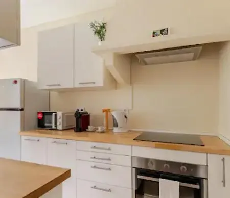 Apartment Refreshed With Private Garden Almada