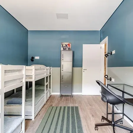 Apartment Refreshed With Private Garden Almada