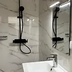 Refreshed With Private Garden * אלמאדה