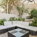 Refreshed With Private Garden דירה