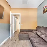 Refreshed With Private Garden דירה *