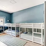 Refreshed With Private Garden דירה אלמאדה