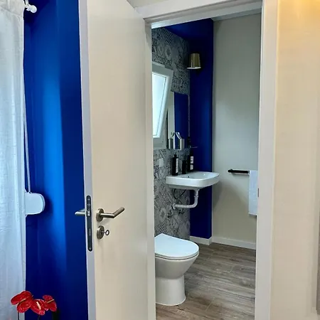 Refreshed With Private Garden דירה