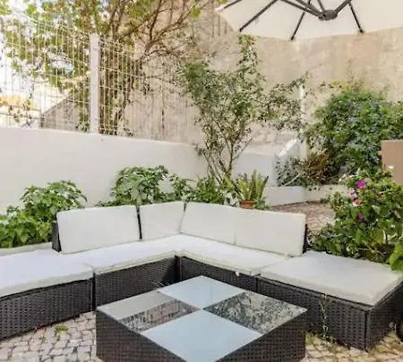 Refreshed With Private Garden Apartament