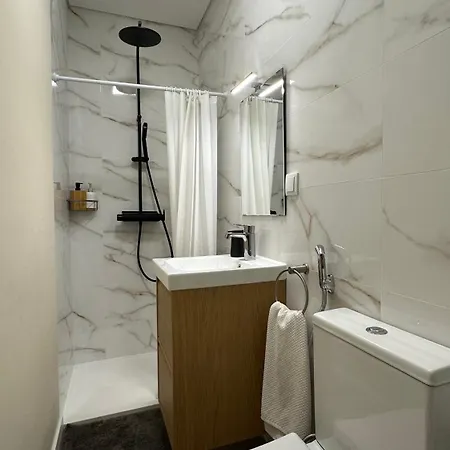 Apartament Refreshed With Private Garden Almada