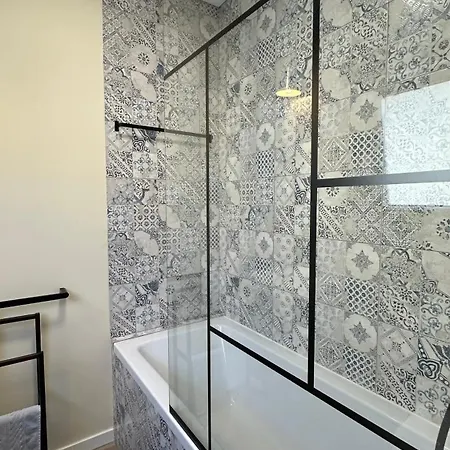 Refreshed With Private Garden Almada