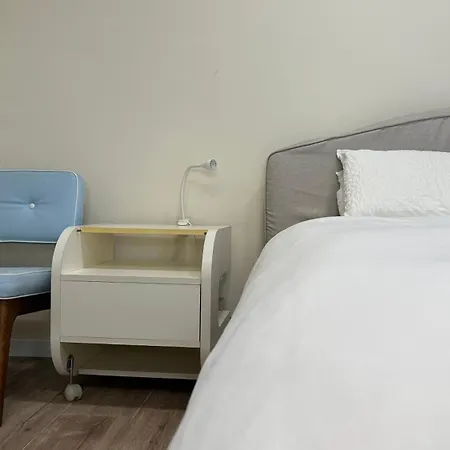 Refreshed With Private Garden Apartment Almada