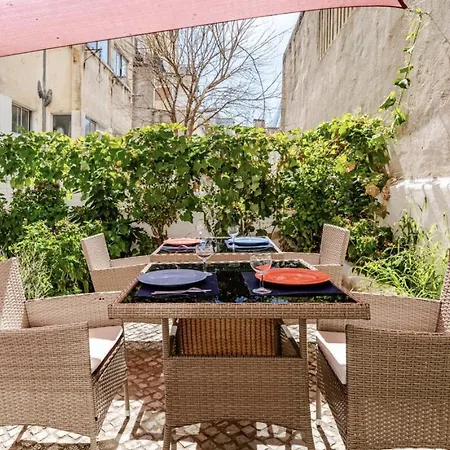 公寓 Refreshed With Private Garden *